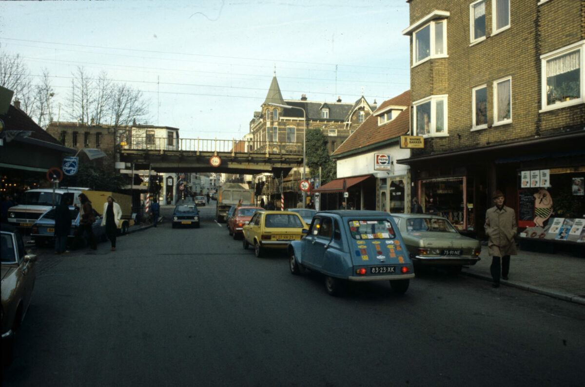 Fotoboek Arnhem: de Hommelseweg rond de jaren zeventig.